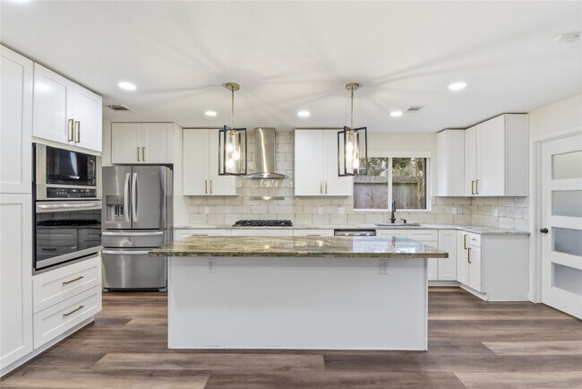 Building Photo - 2606 Parana Dr