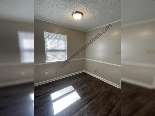 Building Photo - 10001 Forester Cove