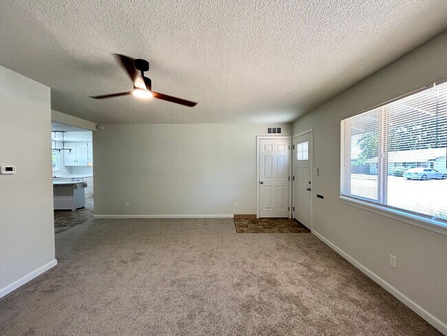 Building Photo - 210 SW 142nd Ave