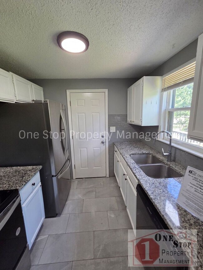 Building Photo - Beautiful 3 Bedroom 2 Bathroom in Kansas City