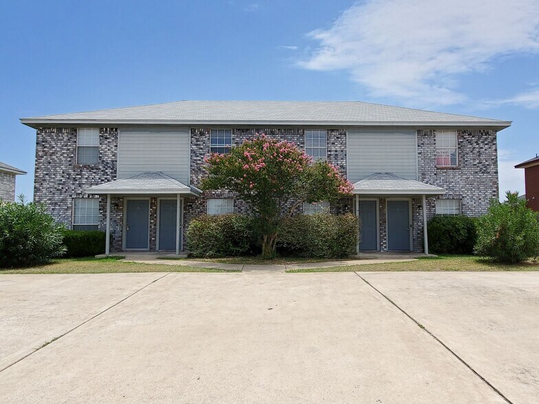 Building Photo - 4506 Deek Dr