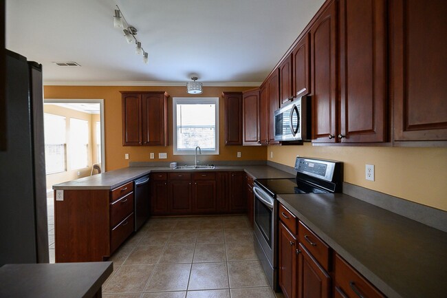 Building Photo - 2000 Lannigan Dr