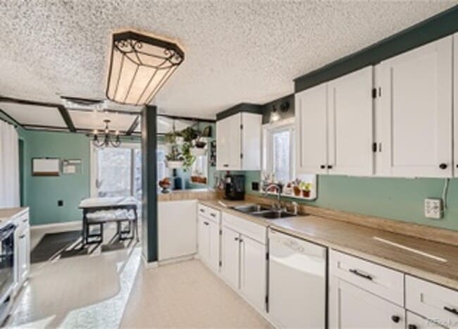 Building Photo - Great Location!  Updated Bungalow 2 bed, 1 bath with a bright open floorplan- fences yard- $500 o...
