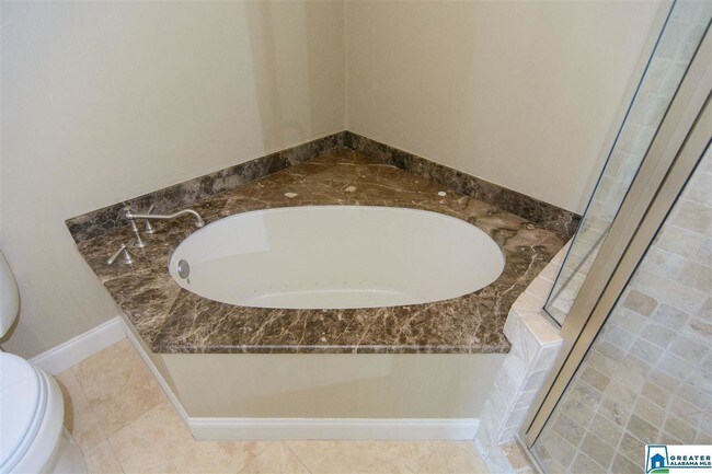 Building Photo - 2600 Highland Ave