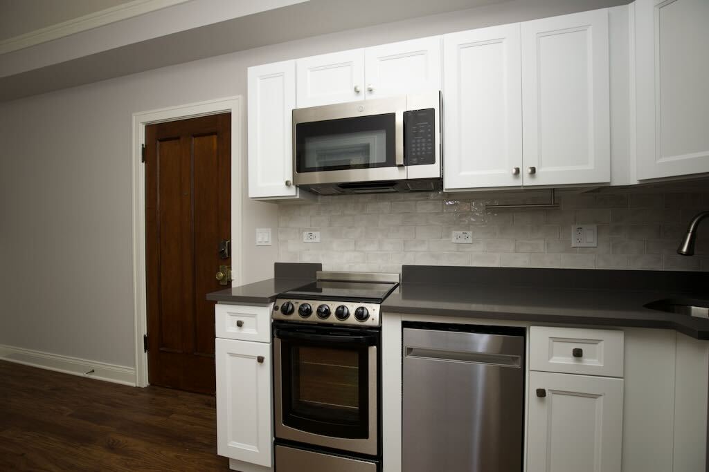 Building Photo - 640 W Wrightwood Ave