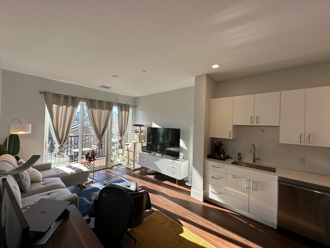 Building Photo - 205 Maverick St