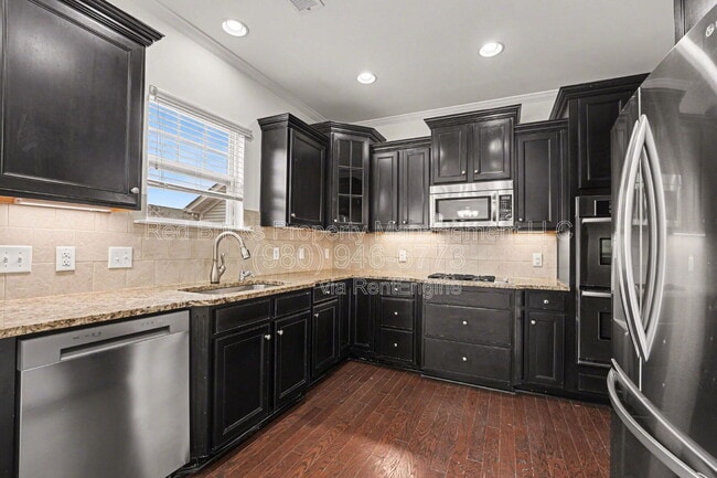 Building Photo - 1349 Middlecrest Dr NW