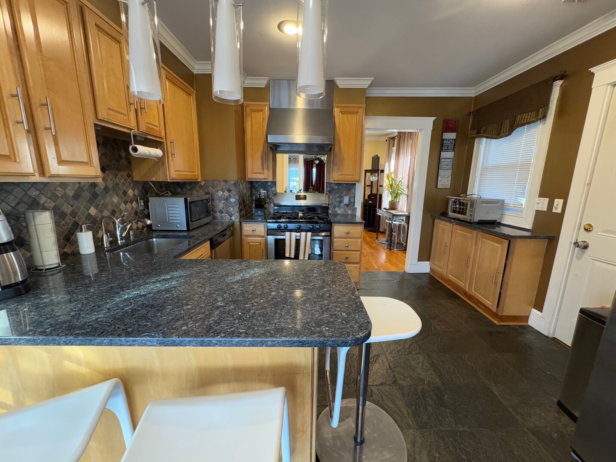 Building Photo - 203 Riverview Ave