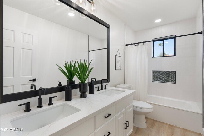 Building Photo - 1643 W Griswold Rd