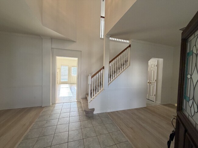 Building Photo - 2317 Orleans Ln