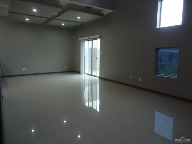 Building Photo - 5239 Shalom Dr