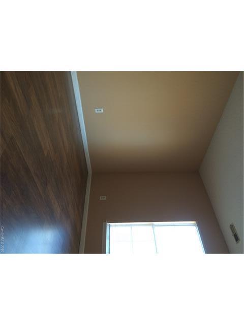 Building Photo - 9619 Vinca Cir