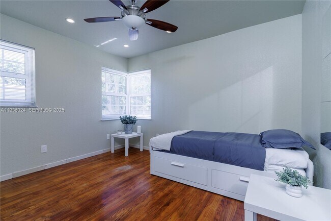 Building Photo - 250 NE 48th St