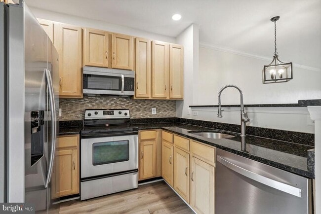 Building Photo - 42379 Goldenseal Square