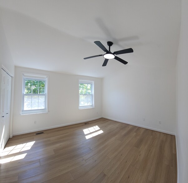 Building Photo - 1206 Caldwell Ct S