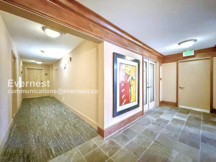 Building Photo - 133 Queen Anne Ave N