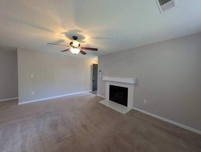 Building Photo - Pristine 2BD/2BA Condo in Southpark!