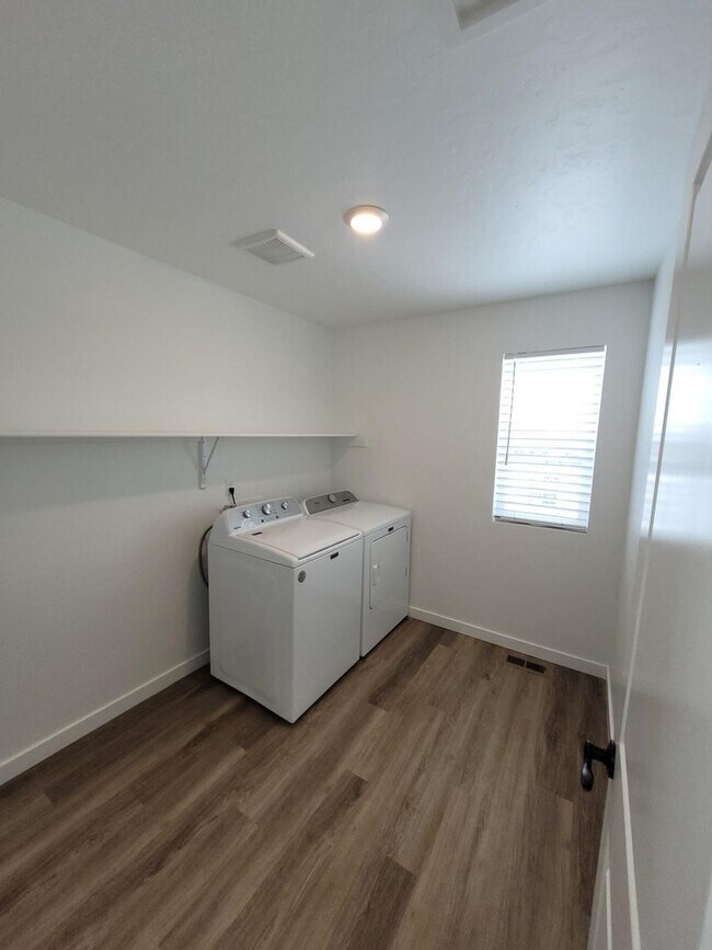 Building Photo - Stunning Newer Home In Caldwell!