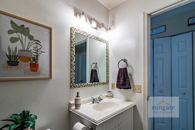 Building Photo - 208 Spring Maiden Ct