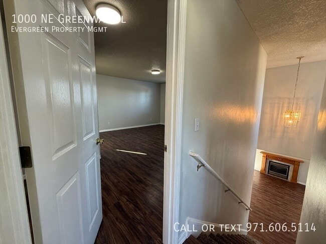 Building Photo - 1000 NE Greenway Pl