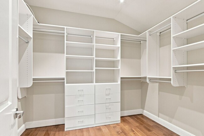 Building Photo - Beautiful 4-Bedroom 3.5-Bathroom Los Gatos Home