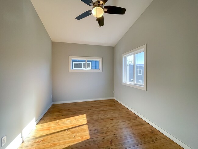 Building Photo - Beautiful, Newer-Construction Compact Cott...