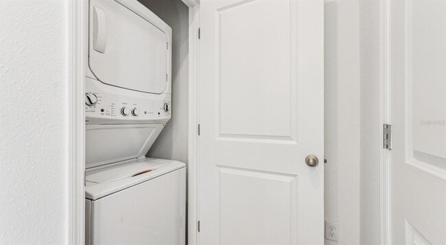 Building Photo - 6499 SW 44th Wy