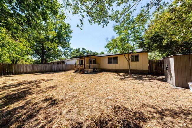 Building Photo - 7107 Barnsdale Way  Austin TX 78745