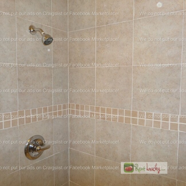 Building Photo - Cool & HUGE 5-Bedroom Home in Des Moines with Large Detached Shop/Garage!!