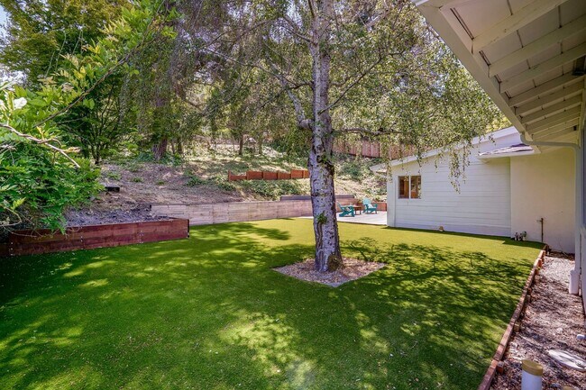 Building Photo - Fully Renovated Orinda Home for Rent, Avai...