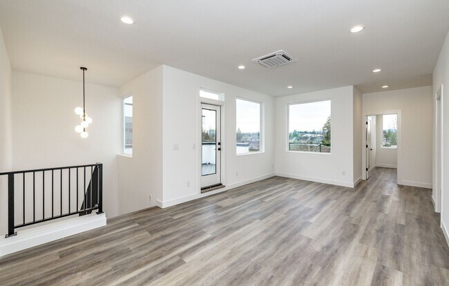 Building Photo - Edgewood Stunner