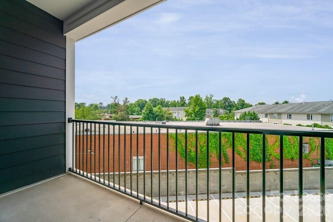 Building Photo - 3630 N Davidson St