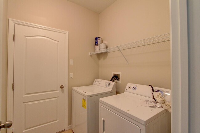 Building Photo - 5864 Trieda Dr