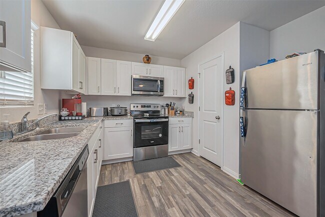 Building Photo - 15708 Del Norte Dr