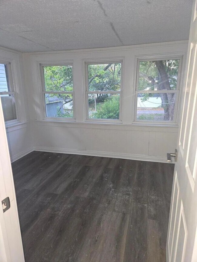 Building Photo - 127 N Burgess Ave