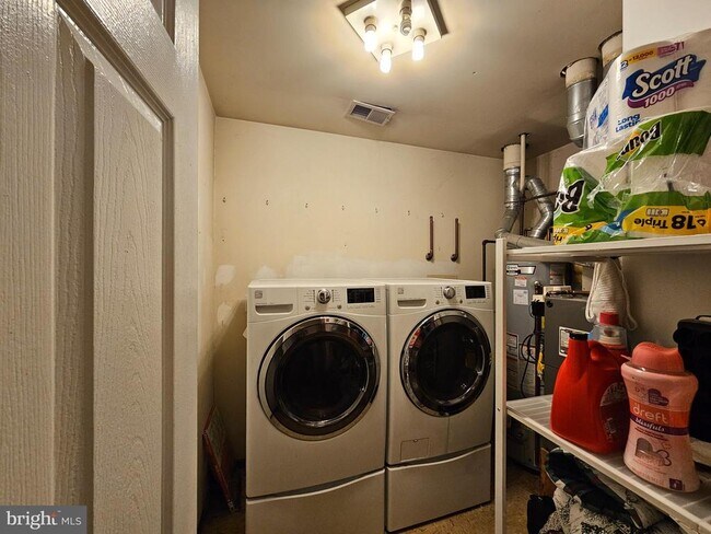 Building Photo - 17 Exeter Ct