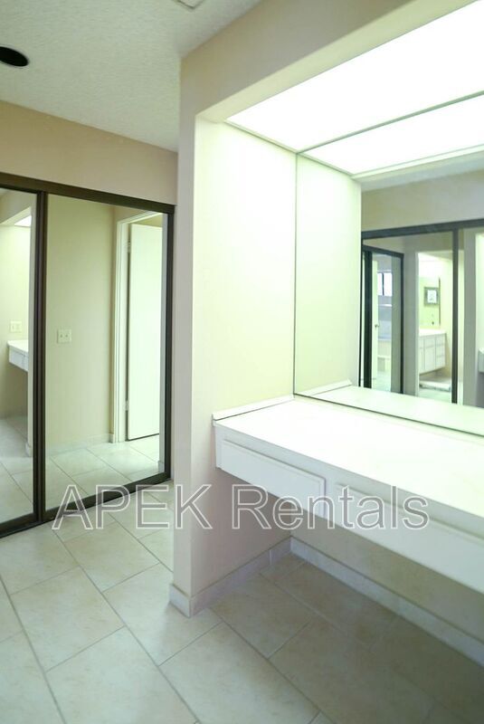 Building Photo - 211 Canyon Cir N