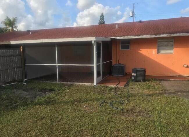 Building Photo - 3556 William St