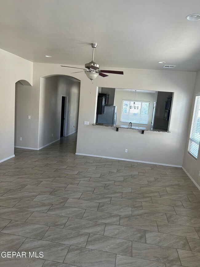 Building Photo - 831 Holly Park Ave
