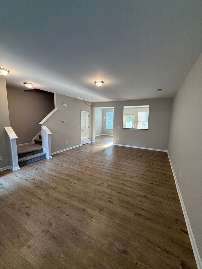 Building Photo - 3 Bedroom 2.5 Bath Town Home