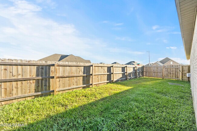 Building Photo - 223 Stanwell Ave