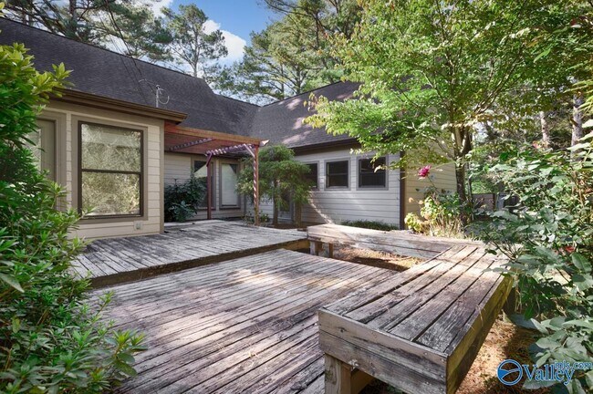 Building Photo - 1307 Lindsay Ln S