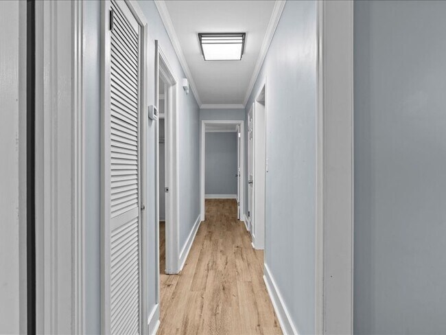 Building Photo - 302 Cedar Dr