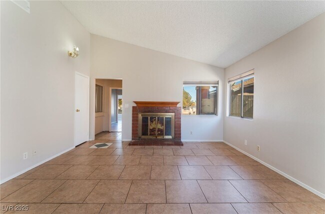 Building Photo - 5453 Requa Ave