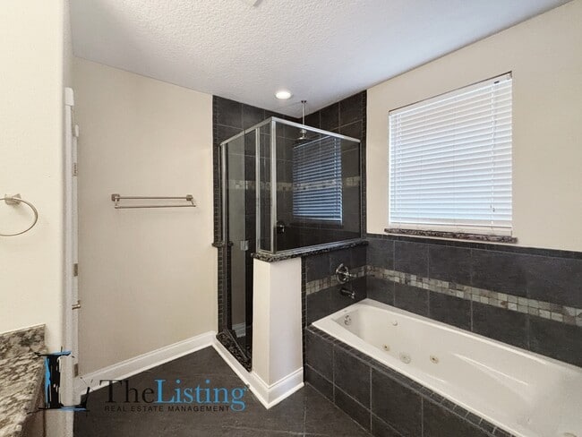 Building Photo - 827 Meridale Ave