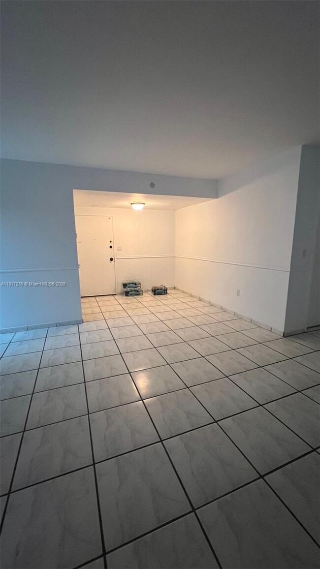 Primary Photo - 5825 Collins Ave