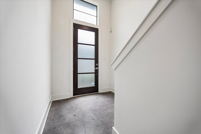 Building Photo - 1619 Alamo St