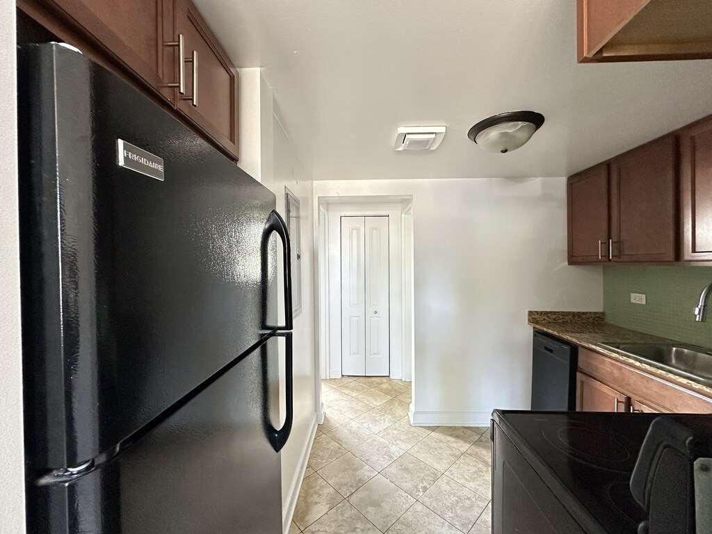 Building Photo - 7632.5 N Milwaukee Ave