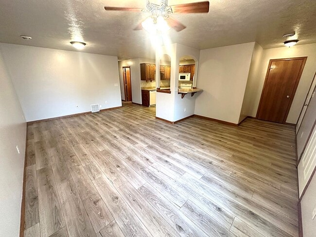 Building Photo - 2 BEDROOM, 1 BATH, NO STEPS, ATTACHED GARA...