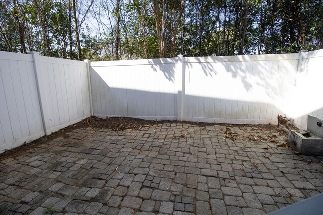 Building Photo - 2 bedroom/2.5 bathroom townhouse in Arsenal Hill